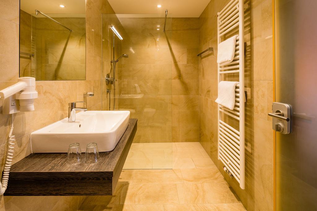 Hotel Traube Брессаноне Номер фото
